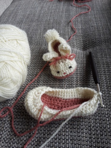 Babyschuhe Haeschen Ostern