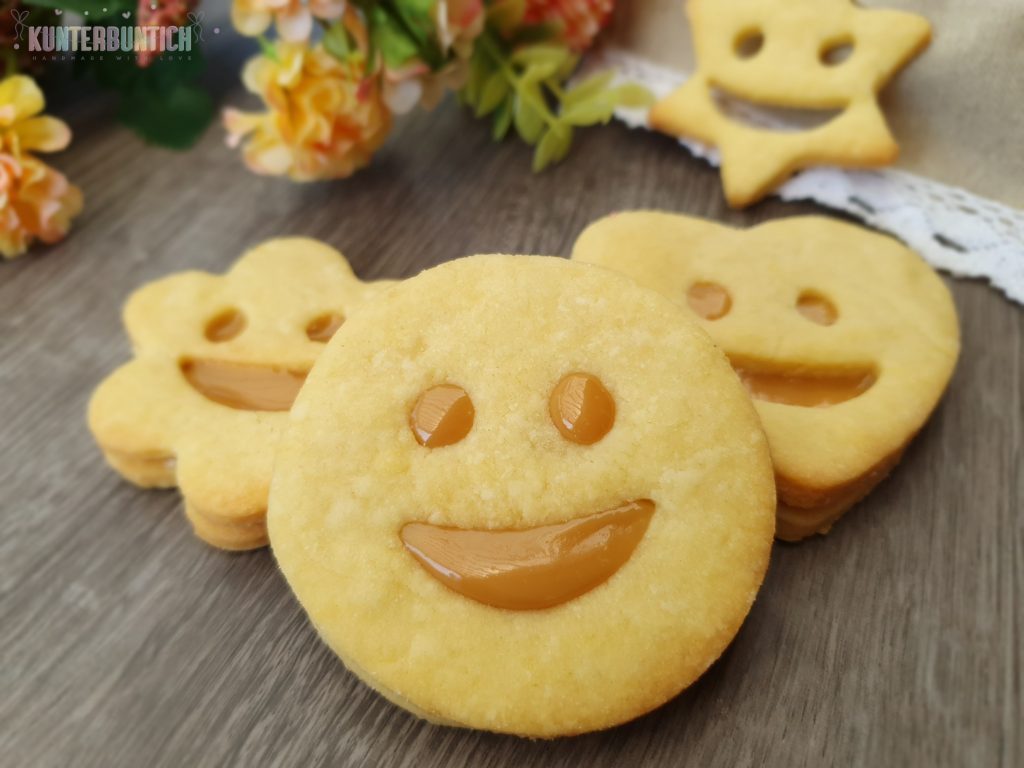 Smiley Kekse Mürbteig Füllung Karamell